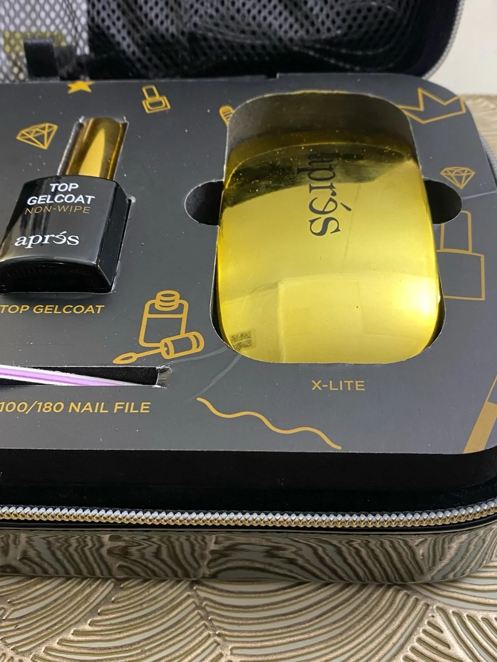 après Portable Gel Nail Kit in Black & Gold